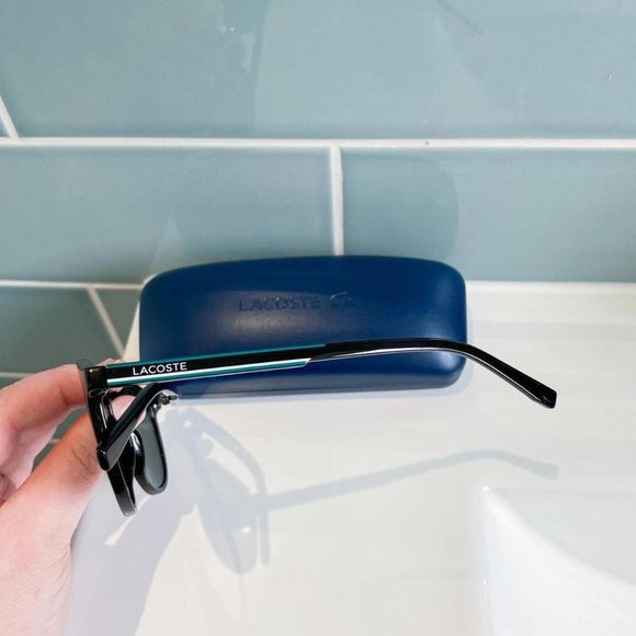 Lacoste sunglasses L916S in black - Picture 2 of 5